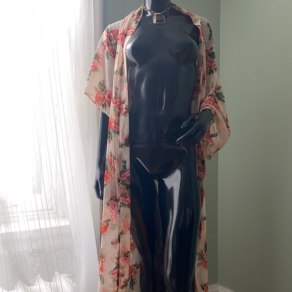 🌸Floral Kimono 👘🌺 - Picture 2 of 9